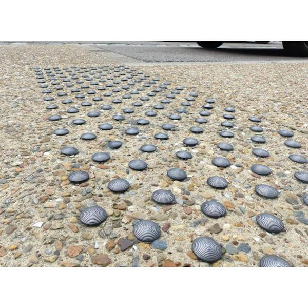 CLOU PODOTACTILE EN ACIER