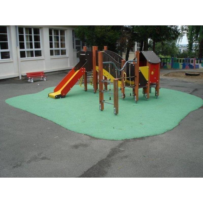 SOL COULÉ POUR AIRE DE JEUX
